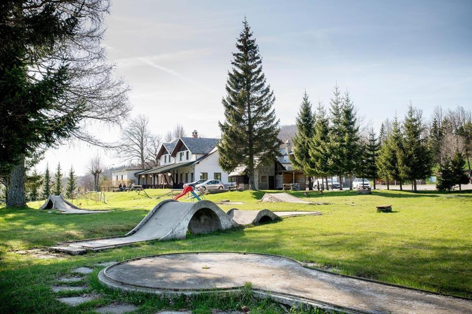 Gostilna Lokve Bed & Breakfast Екстериор снимка
